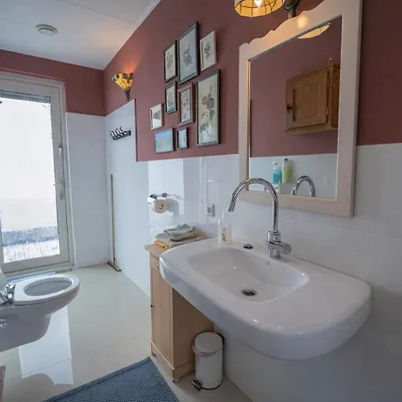 Beautiful Countryside House, Close To Amsterdam Vakantiehuis Broek in Waterland